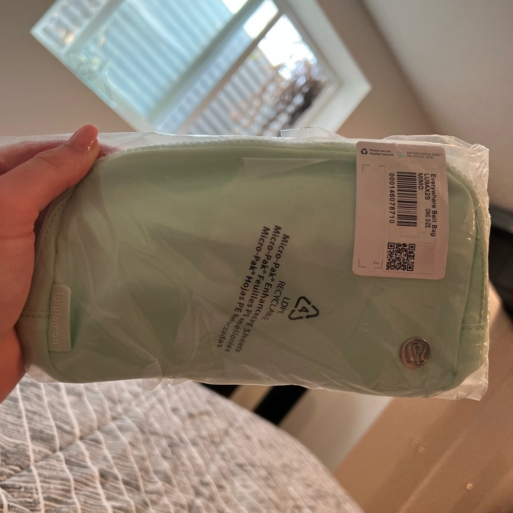 Lululemon Everywhere Belt Bag “Mint Moment”